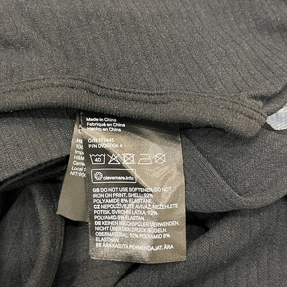 Trendy H&M Black Tee with Sparkle Detail, Perfect Casual Chic - Picture 5 of 6